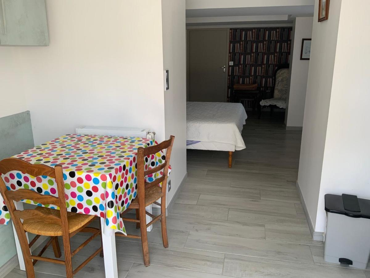 Le Picot Apartment Marcay  Exterior photo